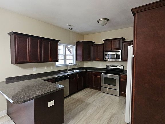 5th image of 111 Palo Alto Park Dr