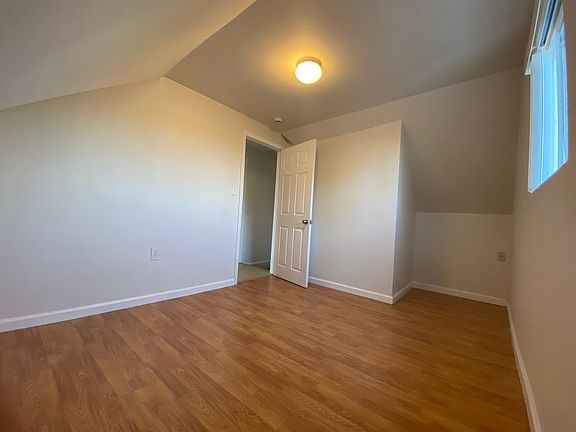 4th image of 2912 Logan Ave #3