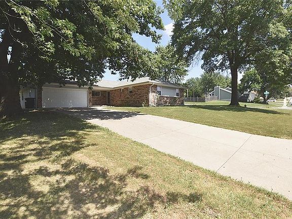 3rd image of 530 Pleasant Ave