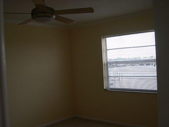 5th image of 312 Northlake Dr APT 304