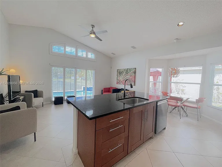 4923 SW 33rd Way — Photo 10