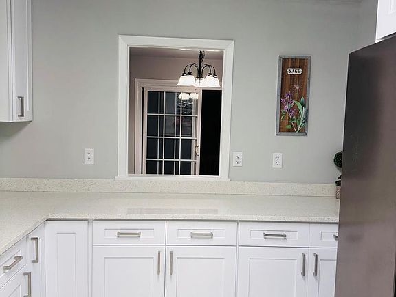 5th image of 1031 Lake Claire Dr
