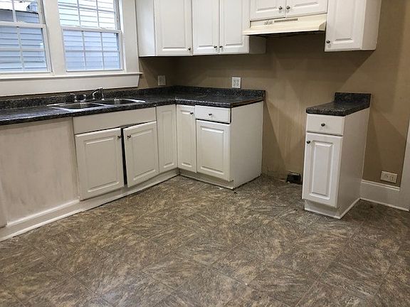 240 Spring St- kitchen_11112022