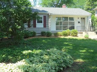 1006 S Gables Blvd, Wheaton, IL 60189