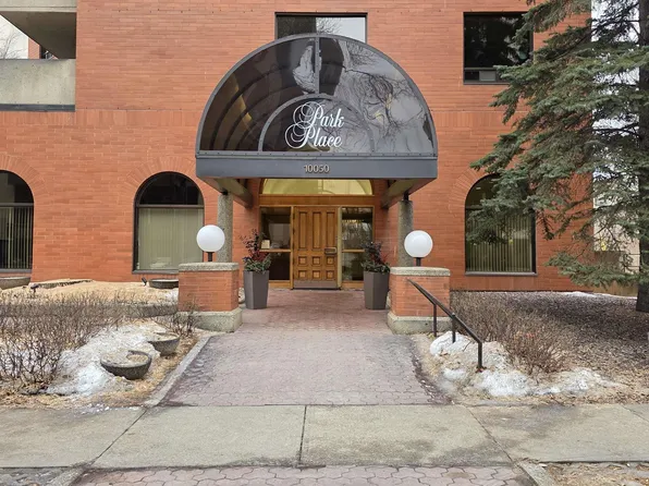 10050 118th St NW #2, Edmonton, AB T5K 2M8