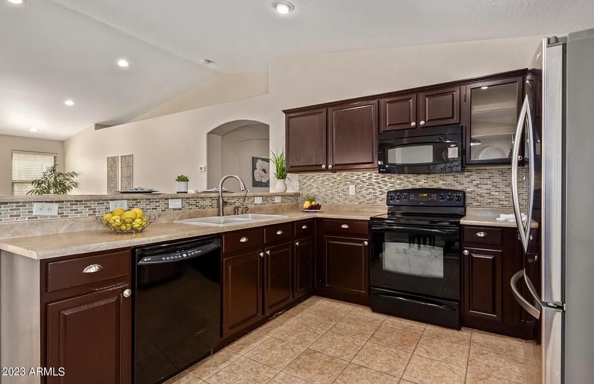 4 bed, 1749 sqft, $2,550 — Photo 4