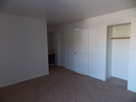 4th image of 2520 Parkwood Dr APT 2007