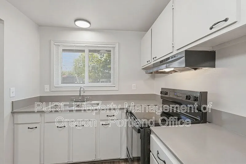 18411 E Burnside St — Photo 3