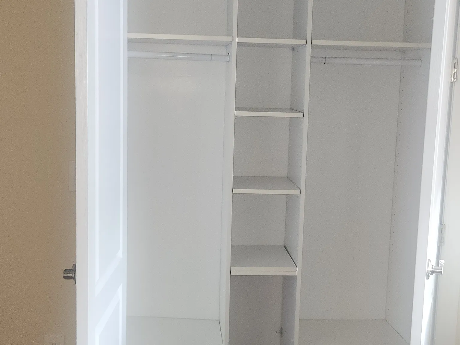 3 bed, 1100 sqft, $3,200 — Photo 3