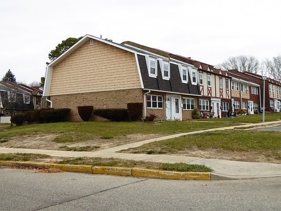 3rd image of 125 Briar Mills Dr