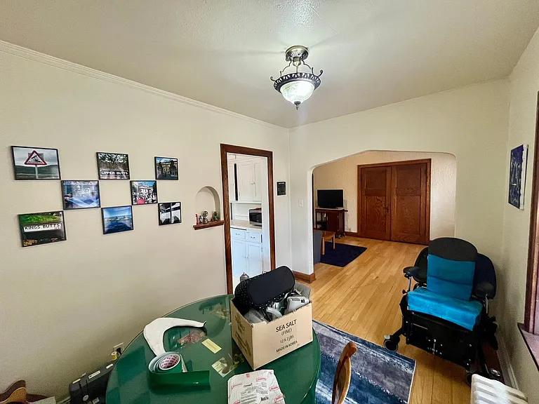 4422 N Oakland Ave — Photo 5