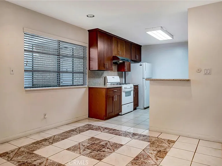 5315 Zelzah Ave #6 — Photo 11