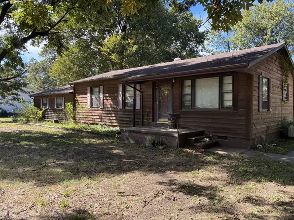 302 Maxine St, East Prairie, MO 63845