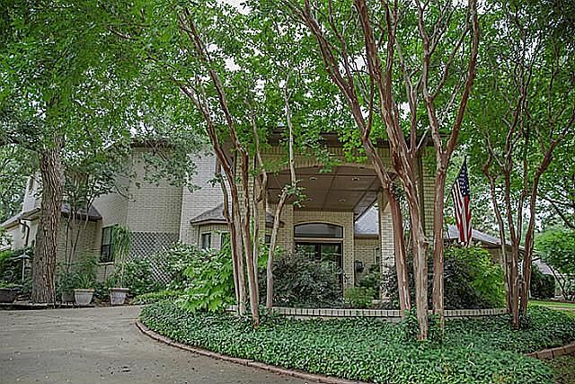 1st image of 3701 Red Oak Dr