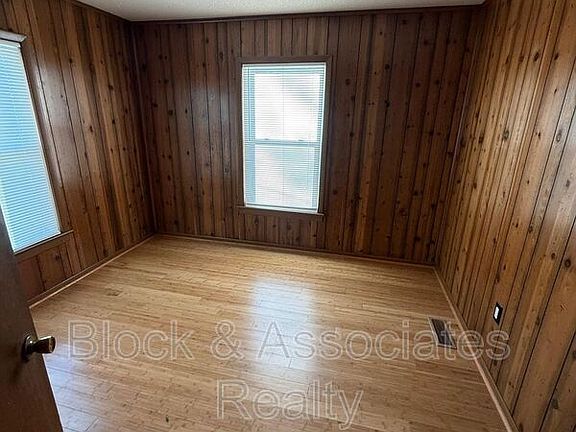 4th image of 524 W Wainman Ave