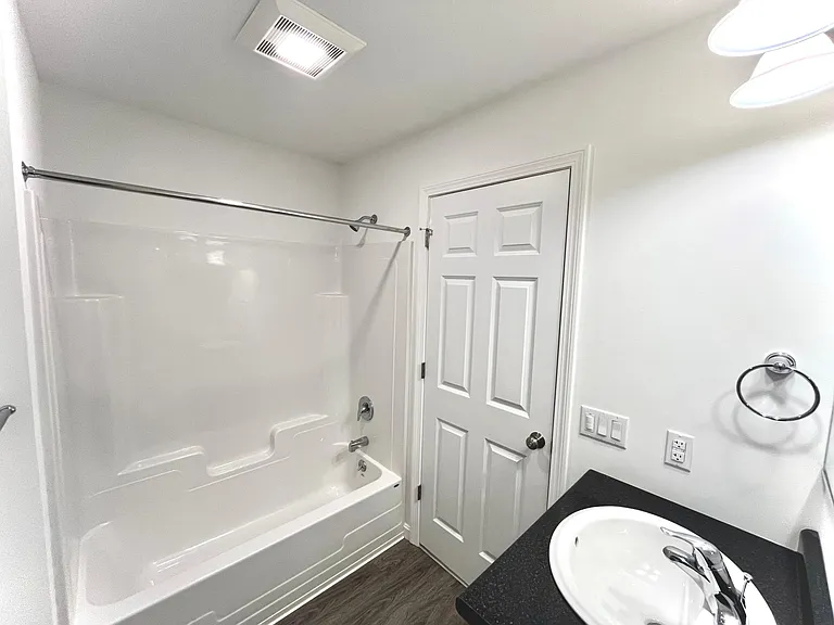 Upstairs full bathroom
