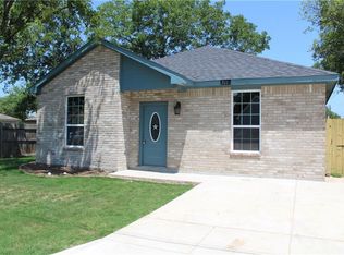 511 E Willingham St, Cleburne, TX 76031