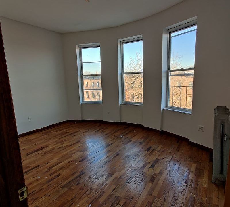1st image of 204 Macdonough St APT 4A