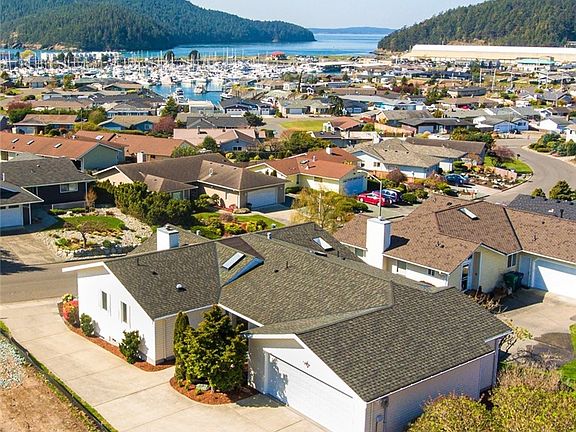 A short walk to the waterfront, Tugboat beach park, or the marina