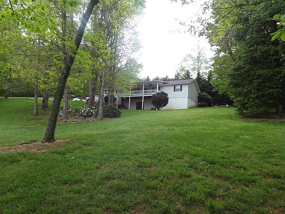 3rd image of 2065 Wood Lake Ln