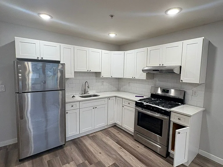 188 Lafayette St — Photo 2