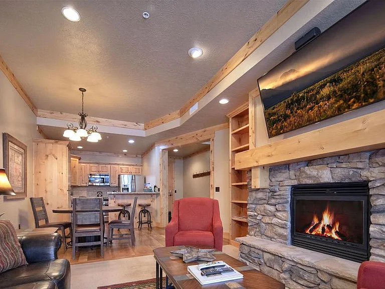 122 Hastings Dr #206 — Photo 1