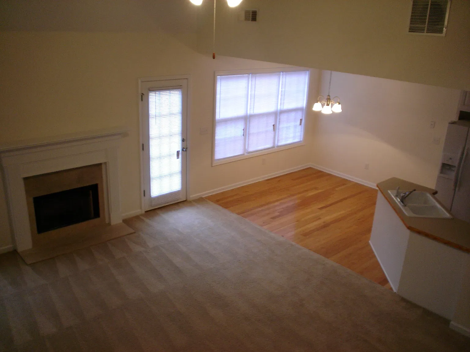 5 bed, 2375 sqft, $2,395 — Photo 3