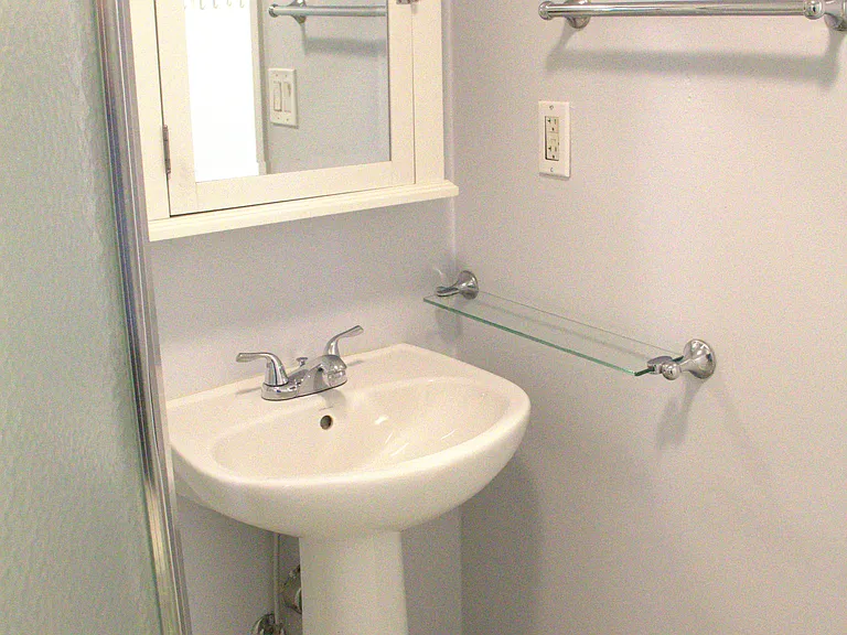 6025 Venus Ave — Photo 36