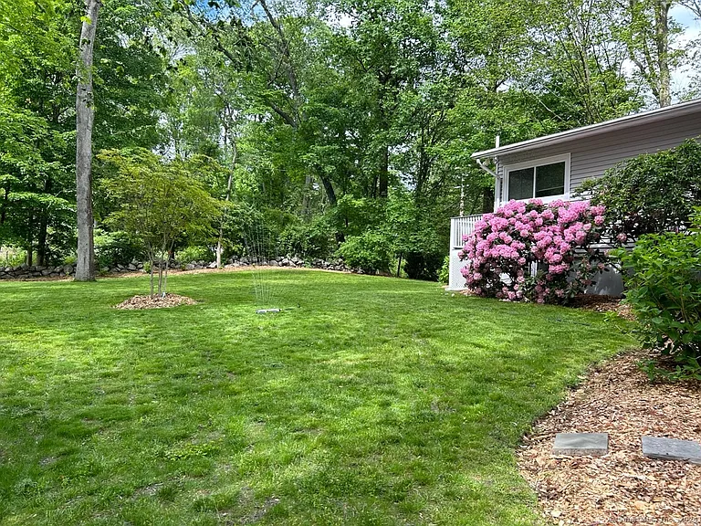 5 Wakerobin Rd — Photo 25