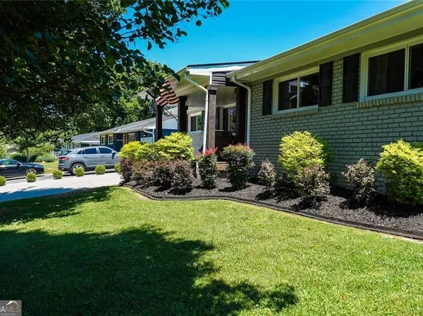 236 E Huntington Rd, Rossville, GA 30741