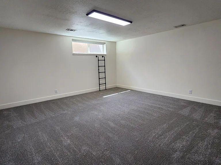 167 W Center St — Photo 29