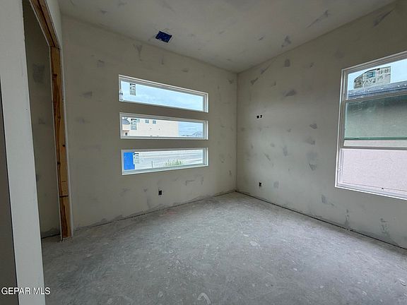 5th image of 13917 Summer View Ave