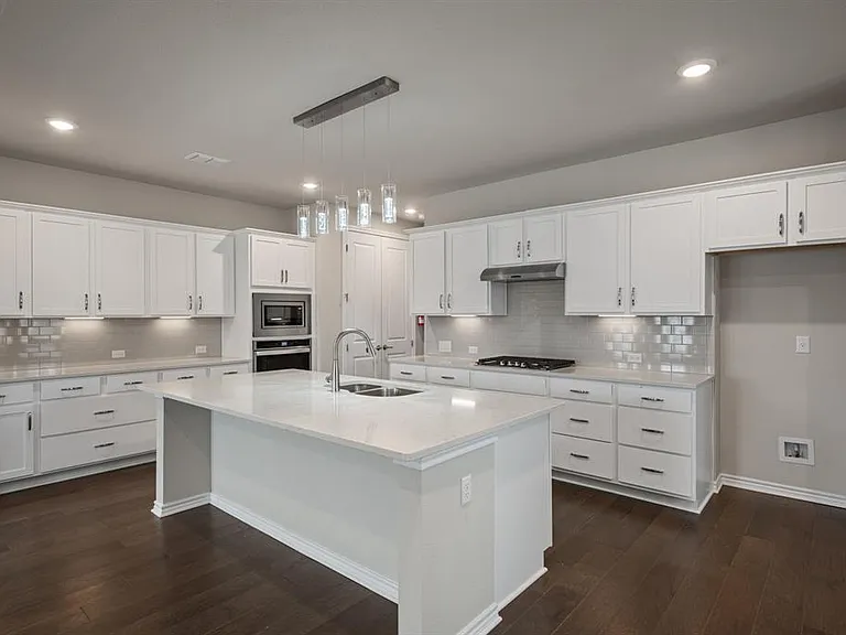 305 Bolivar Way #101 — Photo 6