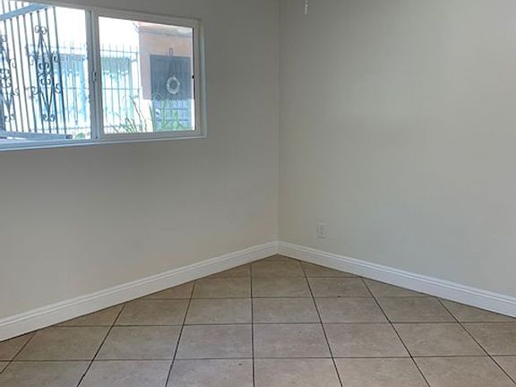 3rd image of 3141-3143 Wabash Ave #3141-2