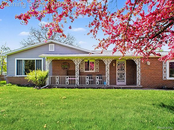 3rd image of 4488 Thorntree Dr