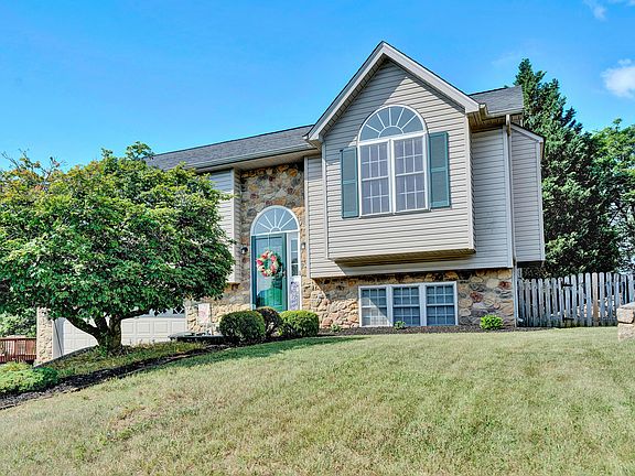2nd image of 1611 Bush Farm Dr