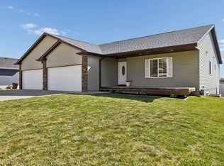 40 Switchgrass Ln, Bennet, NE 68317