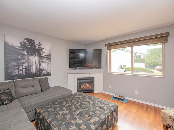 5th image of 1607 43rd Ave Unit 202