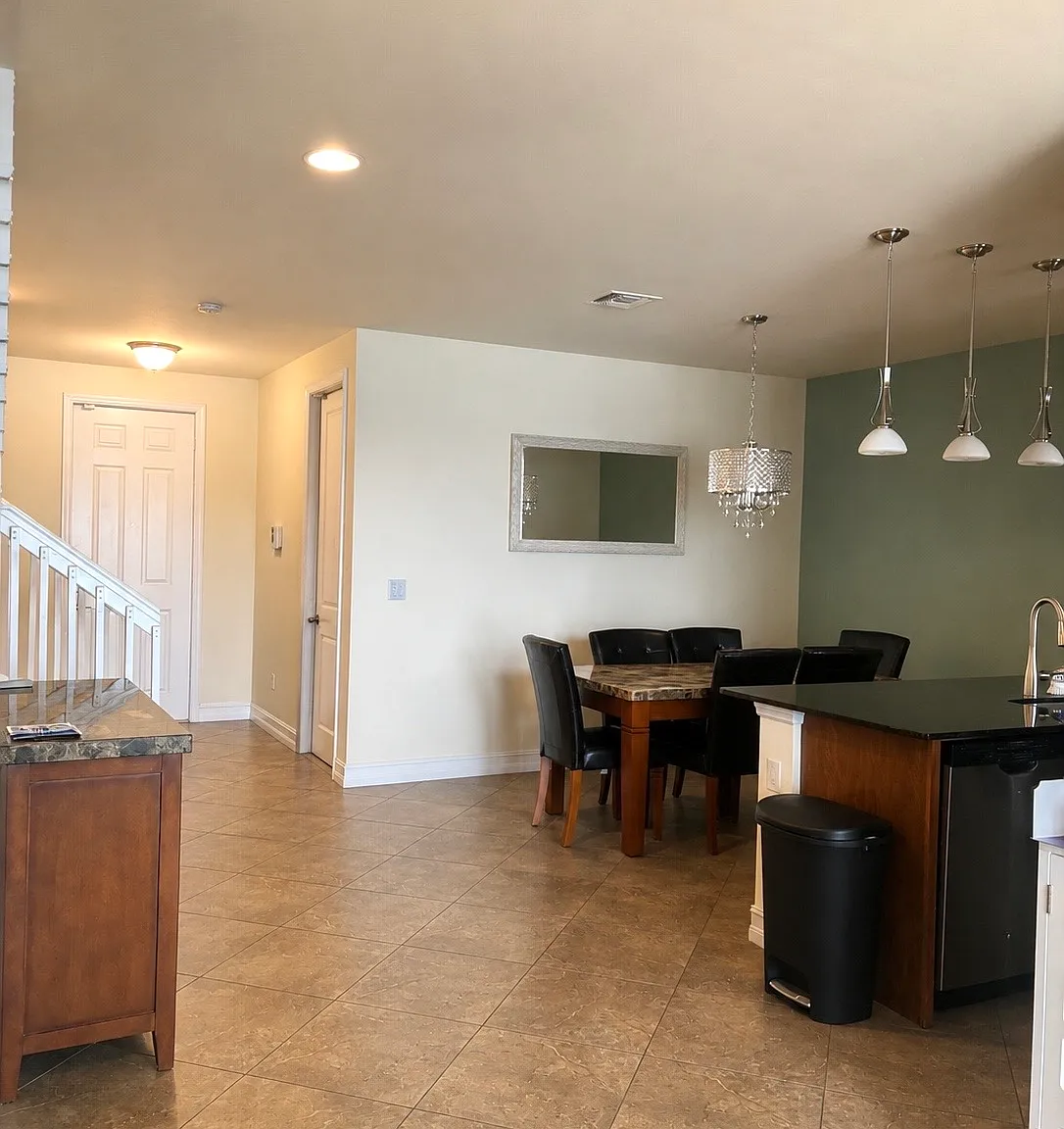 3 bed, 2.5 bath, 1662 sqft, $2,495 — Photo 2