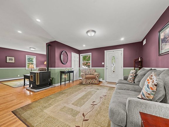 3rd image of 11 Pilgrim Rd