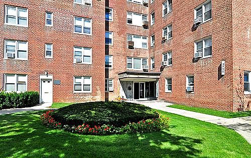 4th image of 3725 Henry Hudson Pkwy #8EF