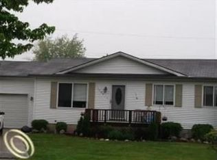 1580 Grandview Ct, Saint Clair, MI 48079