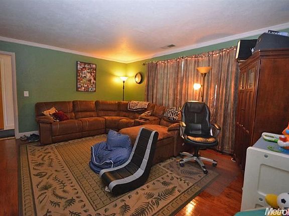2nd image of 7519 Henrietta Dr