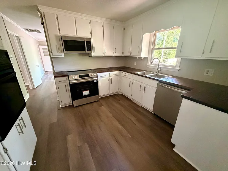 27 Vermont Ave — Photo 17