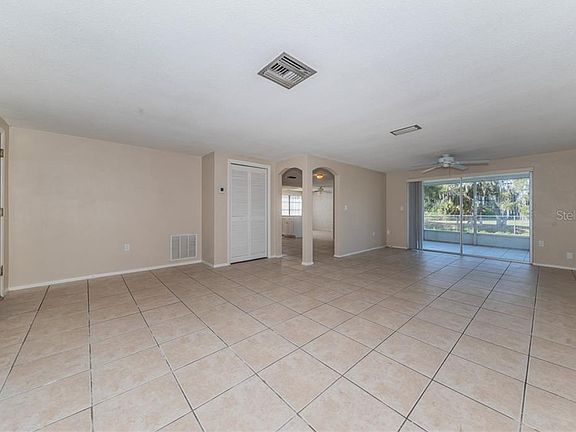 4th image of 2027 Dartmouth Dr