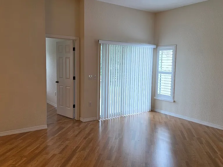 12415 NE 52nd Loop — Photo 6