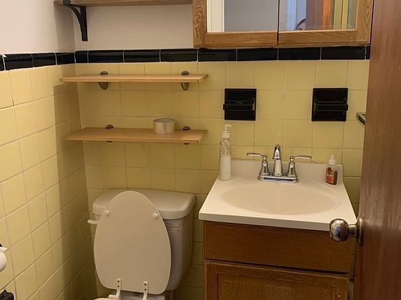 4th image of 66-15 Myrtle Ave #2