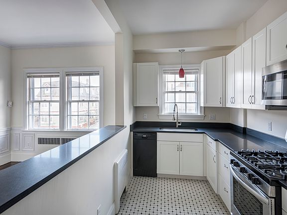 5th image of 1582 Westminster St APT 5