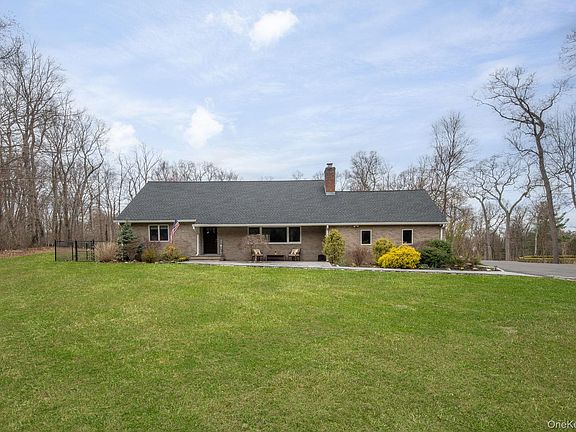2nd image of 431 Woodbury Road