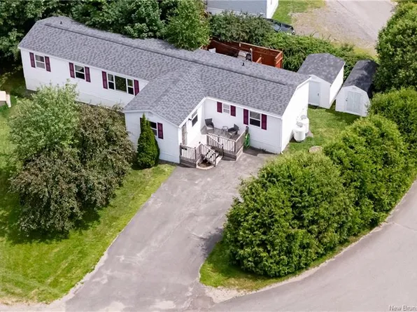37 Kellys Dr, Fredericton, NB E3B 7R1